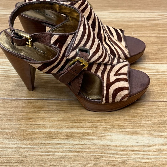 Women’s Open Toe Platform Cow Leather Shoe Zebra Print Fur Size 8 Nine West Heel - Picture 2 of 10